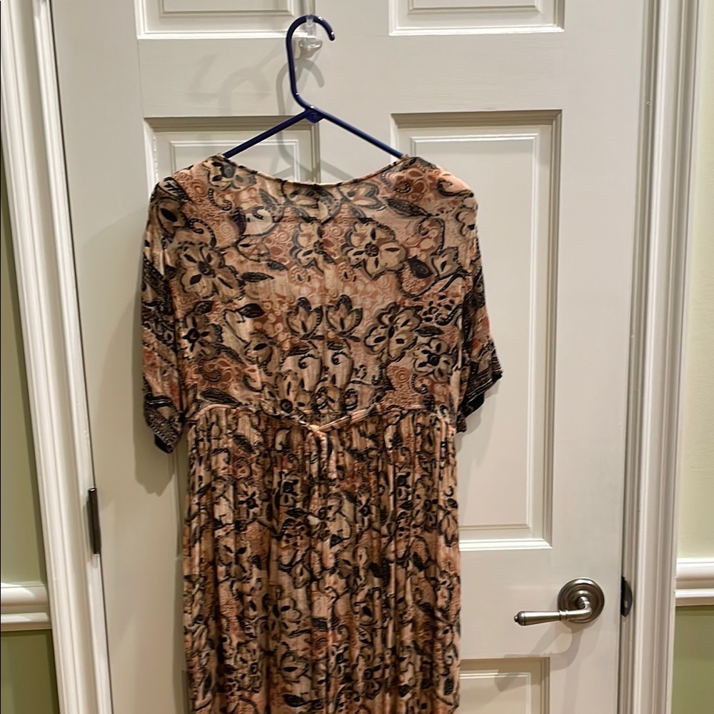 Elegant Vintage Floral Jumpsuit with Paded Shoulders - Picture 3 of 8